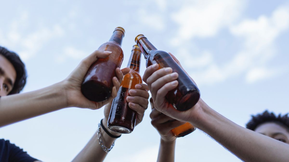 ¿Qué sucede cuándo se deja de beber alcohol? Así reacciona el cuerpo y el hígado de los consumidores empedernidos