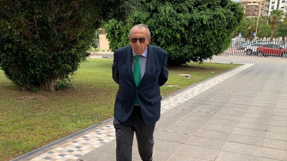 Carlos Fabra a su salida de los juzgados por el caso del campo de golf de Borriol