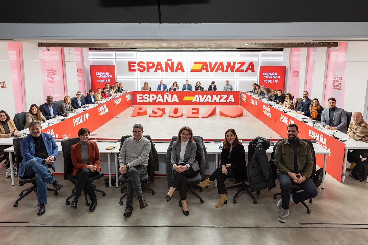 Malestar en sectores del PSOE por los cambios en la ejecutiva federal: “Se ha cargado todos los contrapesos”