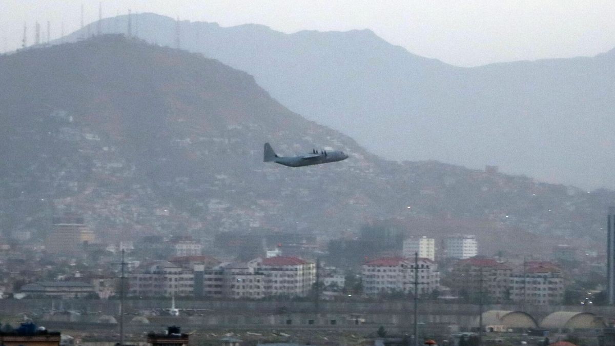 Avión despegando en Kabul (Afganistán)