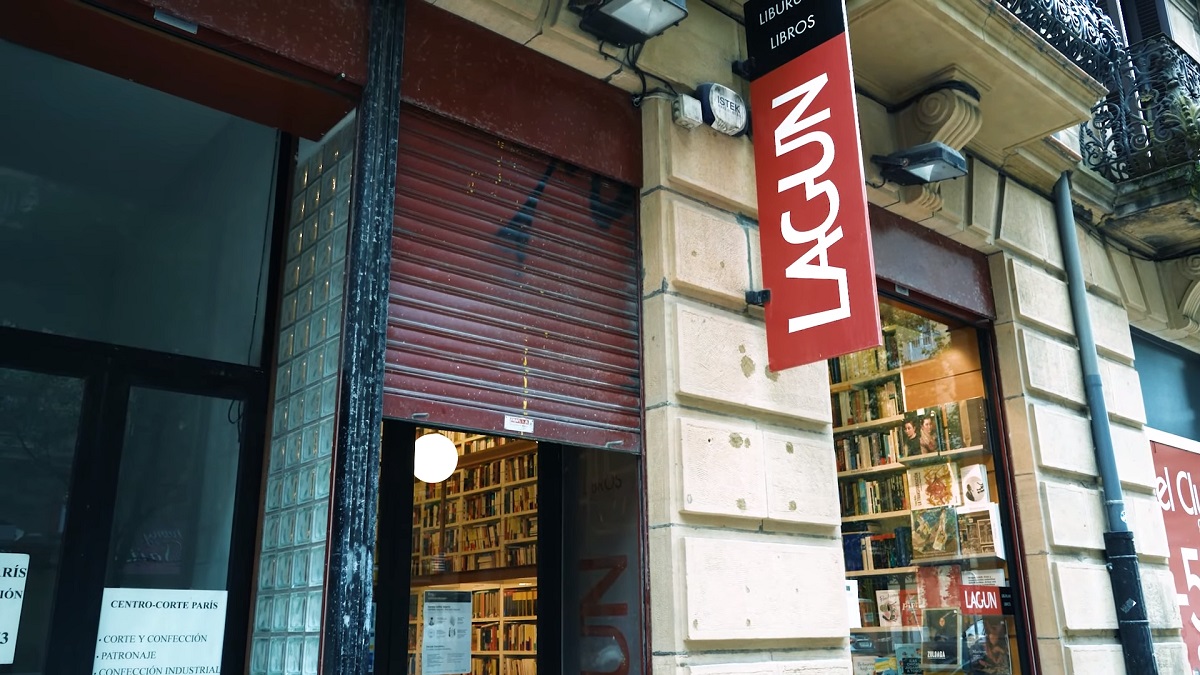 La librería donostiarra que plantó cara a ETA: "Quienes defendieron el bien son ahora villanos"