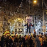 Una piñata de Sánchez en las protestas de Ferraz en Nochevieja