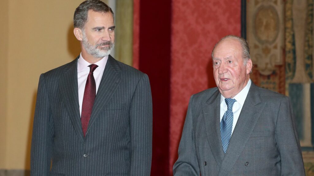 El rey Felipe y Juan Carlos I