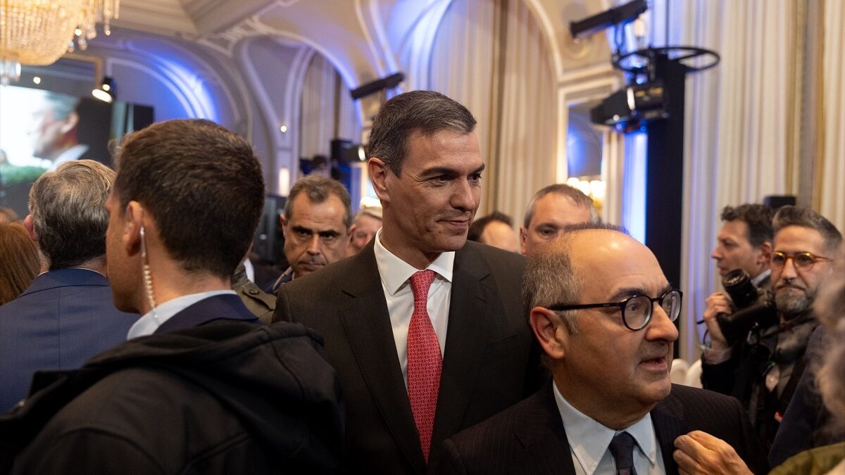 Sánchez presume de "seguridad jurídica" ante los inversores: "Sabéis que se puede confiar en España"