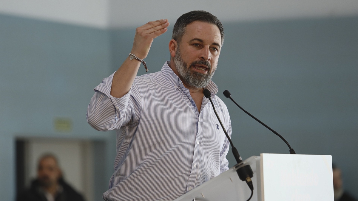 Vox confunde al enemigo y denuncia a Alfonso Rueda por hacer anuncios electorales fuera del periodo establecido