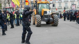 Última hora de las protestas de agricultores: Los primeros tractores llegan a la sede del Ministerio de Agricultura