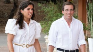 Así será el traje de Martínez Almeida en su boda y el vestido de novia de Teresa Urquijo