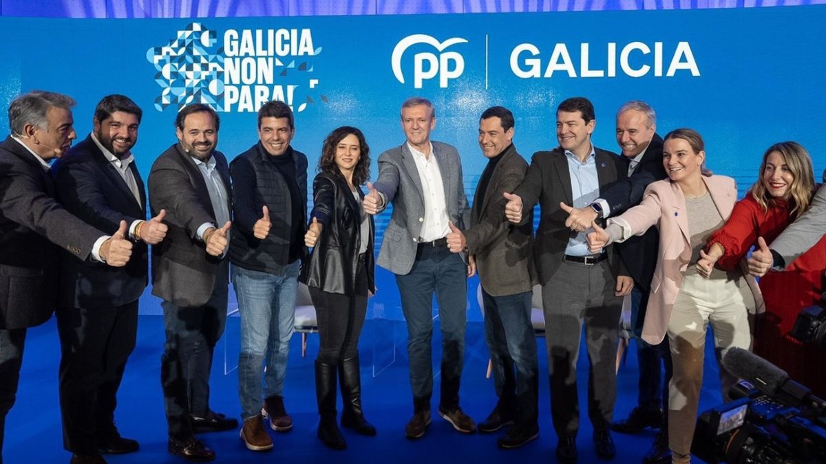 Alfonso Rueda con varios dirigentes territoriales 'populares'.