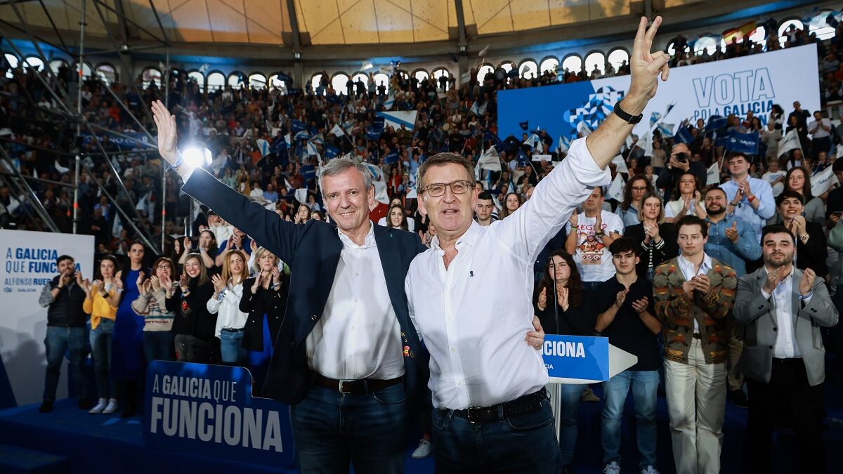 El candidato del PPdeG a la presidencia de la Xunta, Alfonso Rueda, junto al presidente del PP nacional, Alberto Núñez Feijóo