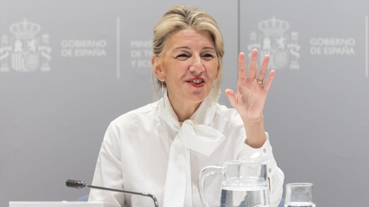 El ministerio de Yolanda Díaz gasta 68.000 euros en bollería industrial, churros y porras