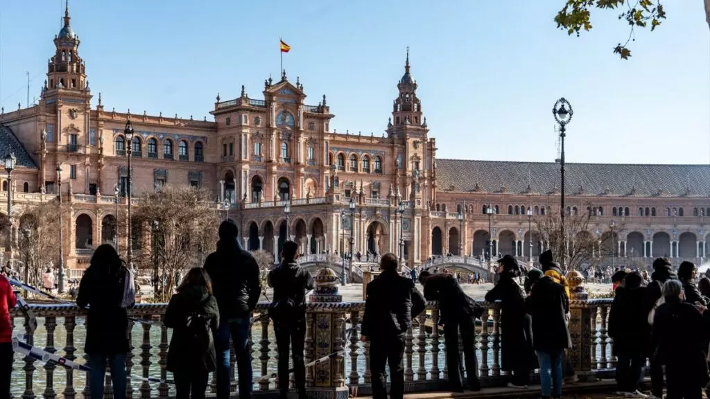 La Junta de Andalucía aplaza la aprobación del cobro en los museos y dice no, de momento, a la tasa turística