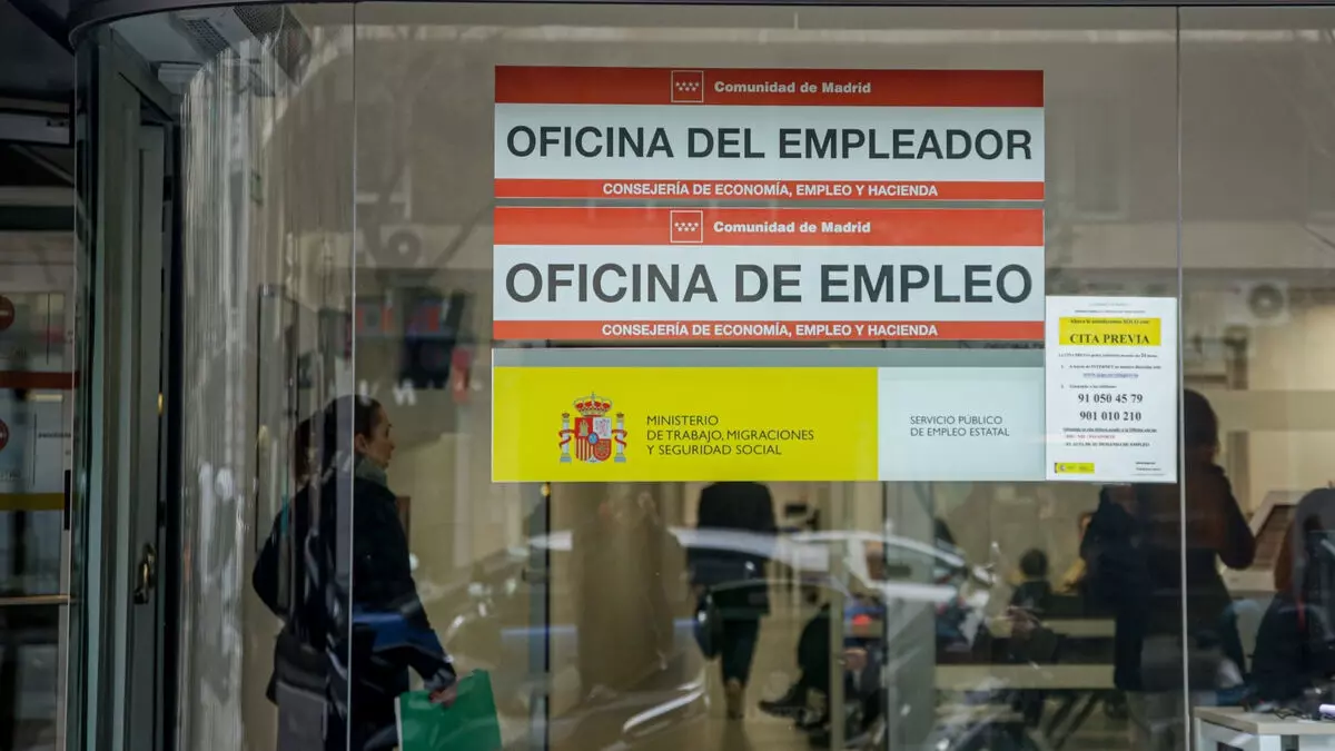 La 'excepcionalidad' del SEPE que obliga a los inmigrantes a no volver a España en tres años por cobrar el paro