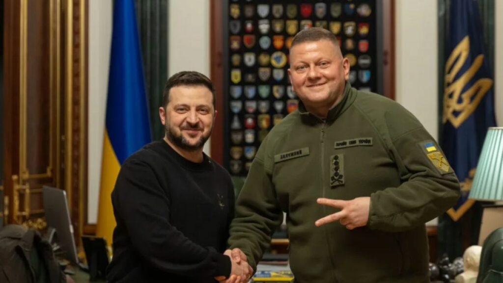 El excomandante en jefe de las Fuerzas Armadas, Valeri Zaluzhni, al que sustituye Oleksandr Sirski
