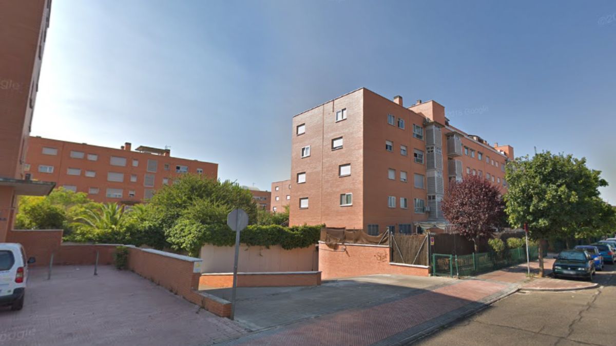 Tres heridos por inhalación de humo en un incendio en una vivienda de Alcalá de Henares