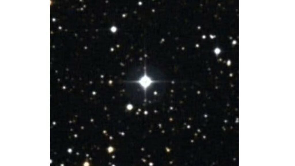 Imagen de HD 7977, una estrella similar al Sol que se predice que pasó cerca del Sistema Solar hace 2,8 millones de años. La cruz azul marca la estrella