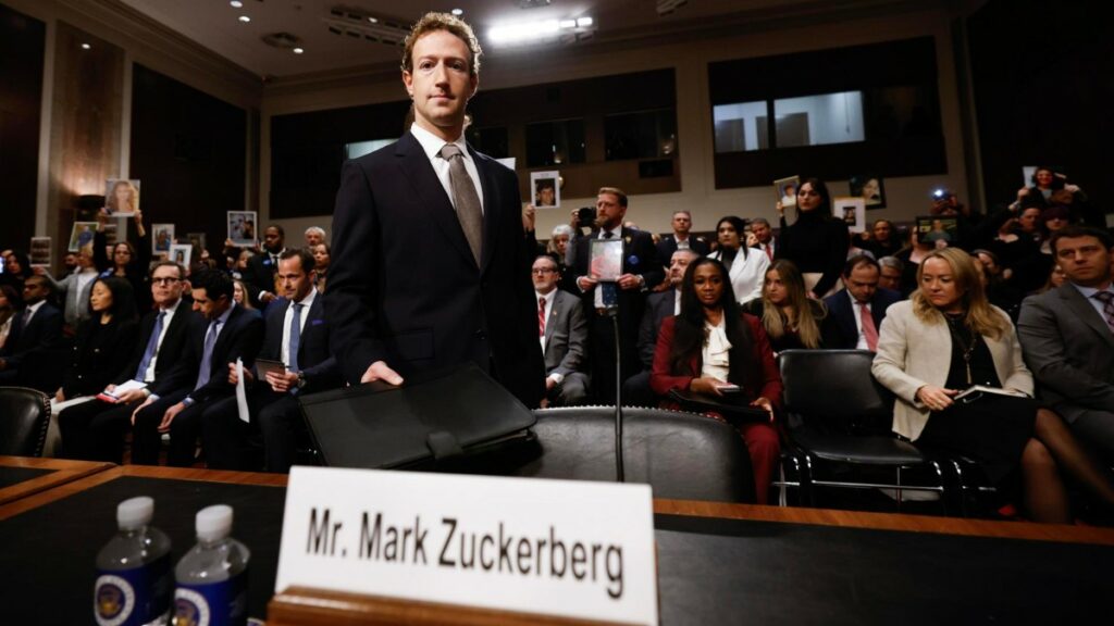 Zuckerberg pide perdón a las víctimas de abuso infantil en redes y le acusan: "Tiene las manos manchadas de sangre"