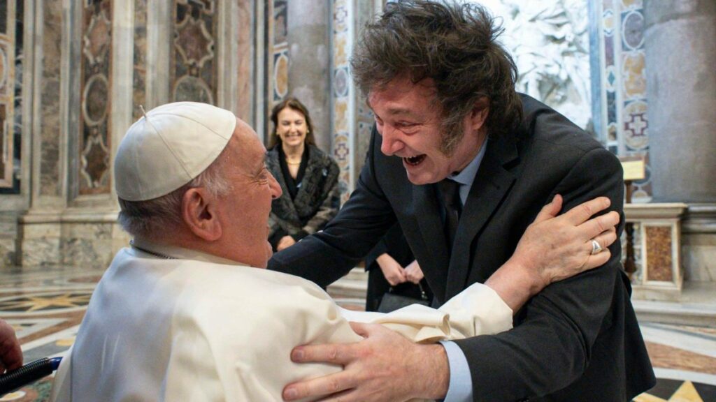 El papa Francisco y el presidente de Argentina, Javier Milei, en el Vaticano