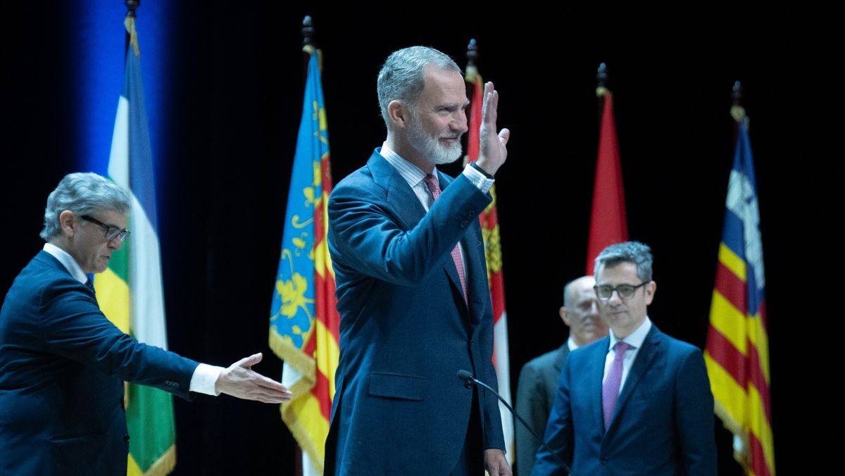 El Rey defiende la "independencia" de la Justicia en Barcelona y llama a "respetar" sus resoluciones