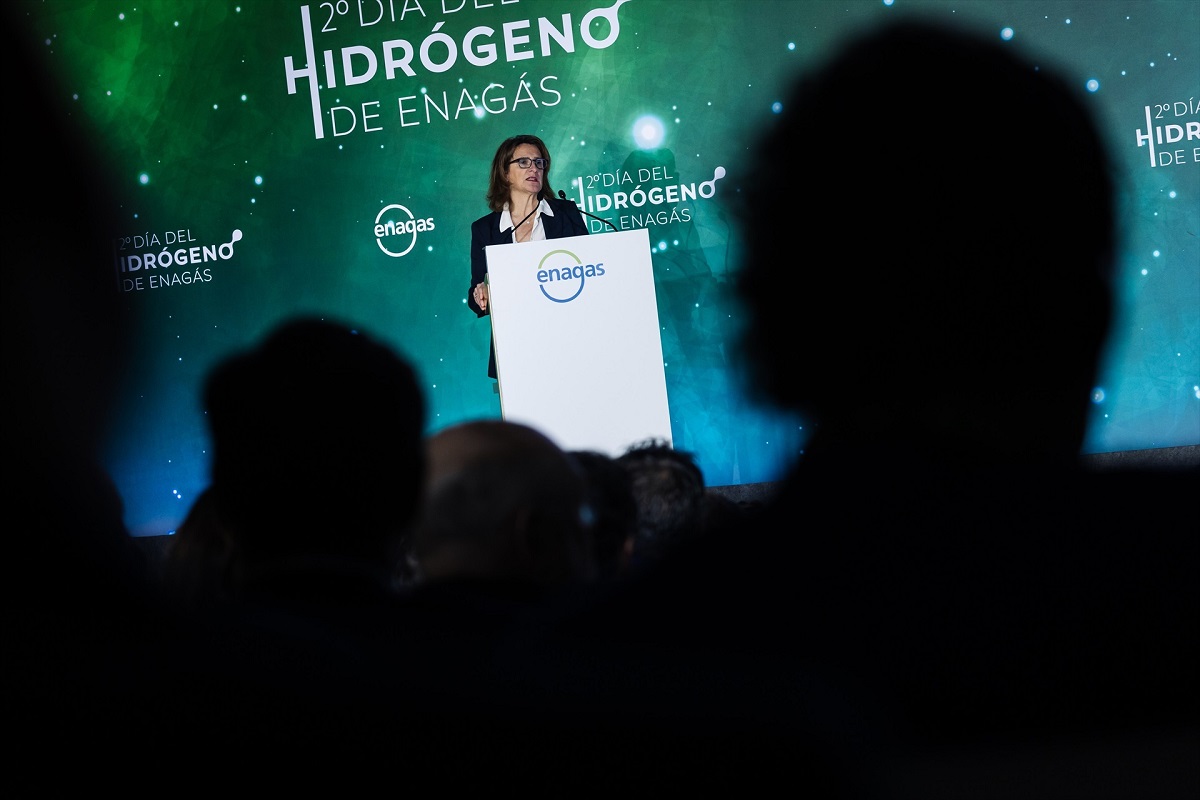 La apuesta del hidrógeno verde de Ribera vale 1.600 millones más que extender la vida de las nucleares
