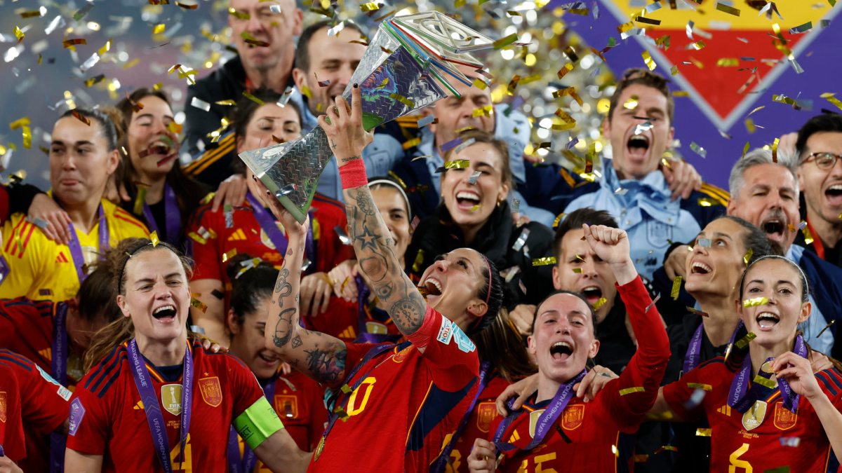 La selección española femenina bate a Francia y también es campeona de la Liga de Naciones