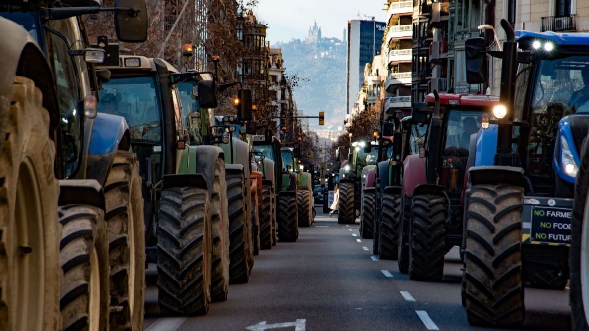 Unión Europea, España: Agricultura, PAC, Política Agraria... Clasista. - Página 7 Tractores_campo