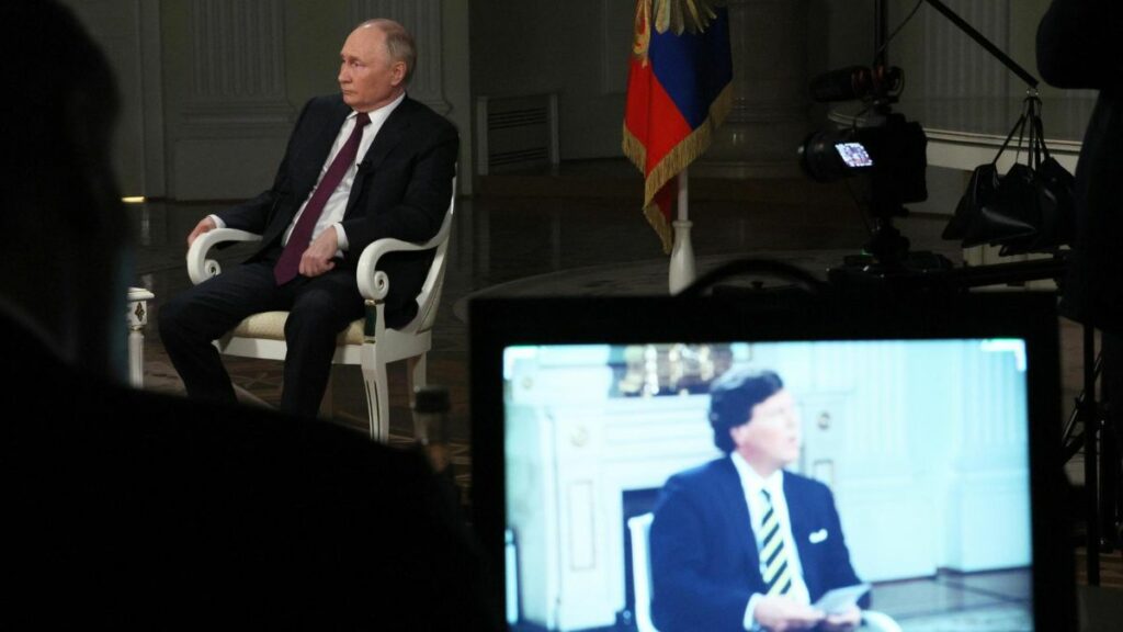 Primera entrevista de Putin tras tres años de guerra: una charla con Tucker Carlson sin preguntas incómodas