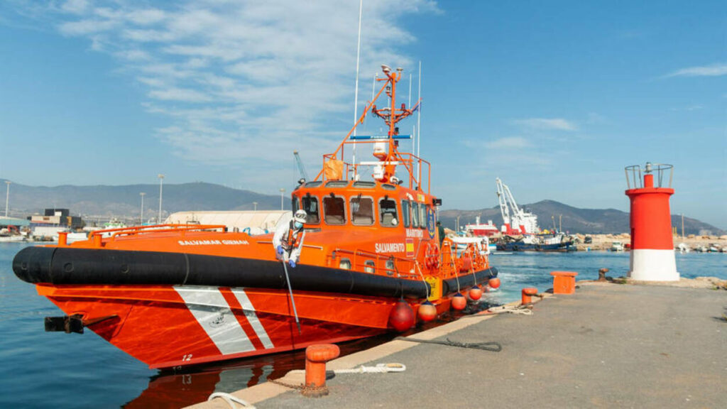 Tres inmigrantes muertos en Motril al naufragar la embarcación en la que viajaban