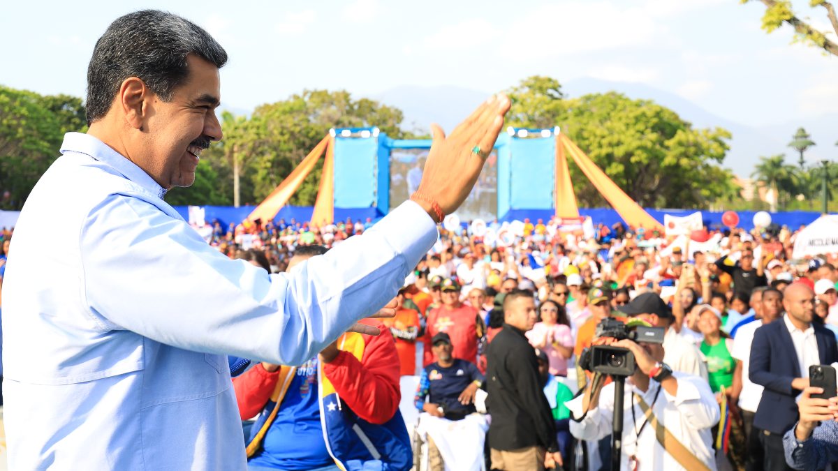 Nicolás Maduro cesa a 16 partidos políticos para crear unas elecciones "a su medida"