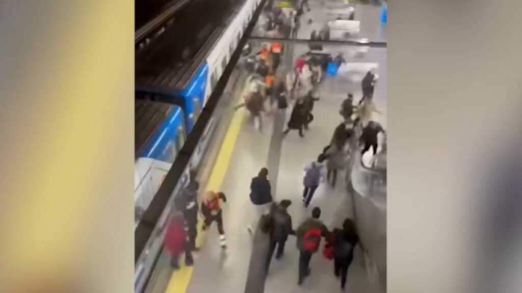 Una 'falsa explosión' en un vagón de metro causa el pánico en la estación de Moncloa