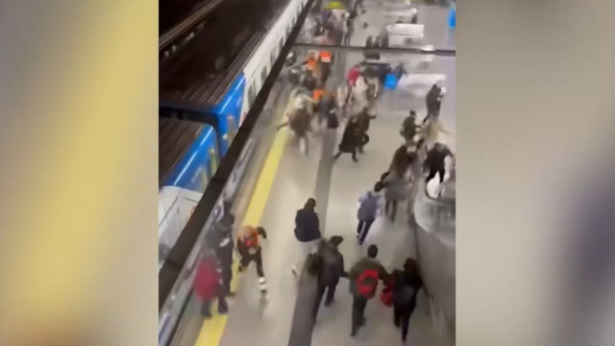 Momento de pánico en el metro de Madrid al salir humo de un vagón.