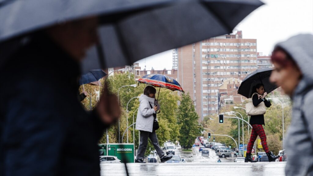 Los efectos de la borrasca Nelson provocan la muerte de dos personas arrastradas por las olas en Asturias