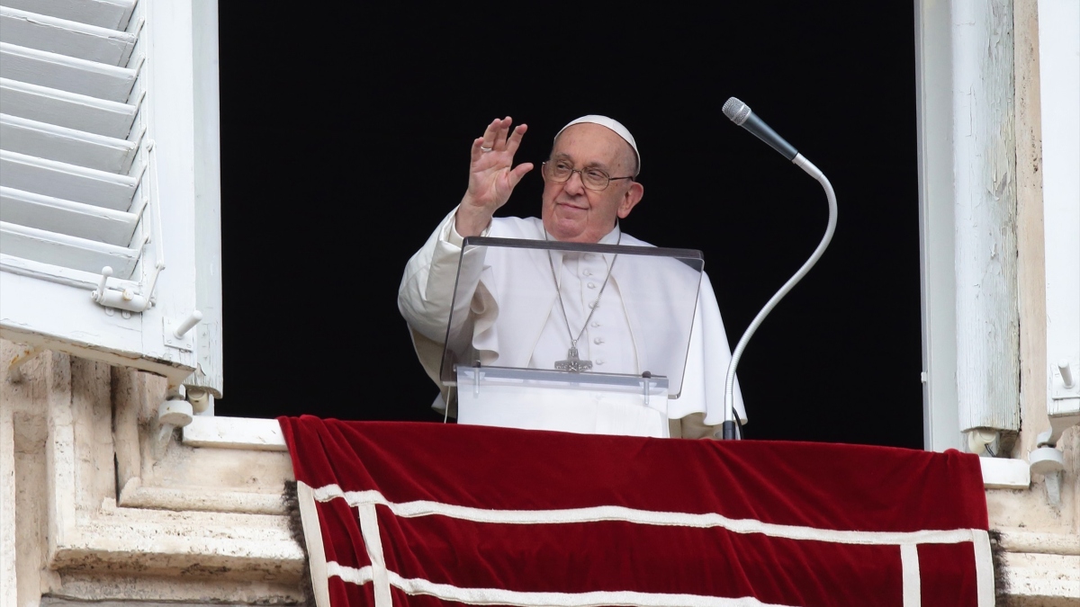 El Papa pide a Zelenski alzar "la bandera blanca" y un ministro se lo reprocha: "La nuestra es amarilla y azul"