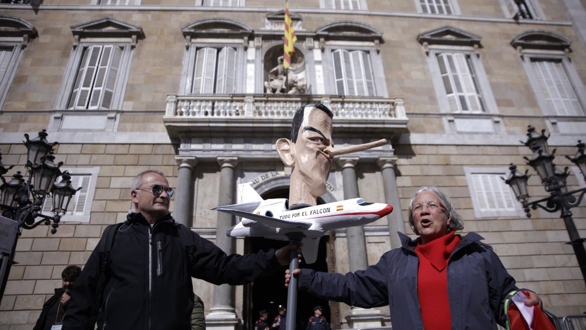Medio millar de personas se manifiestan en Barcelona contra la amnistía