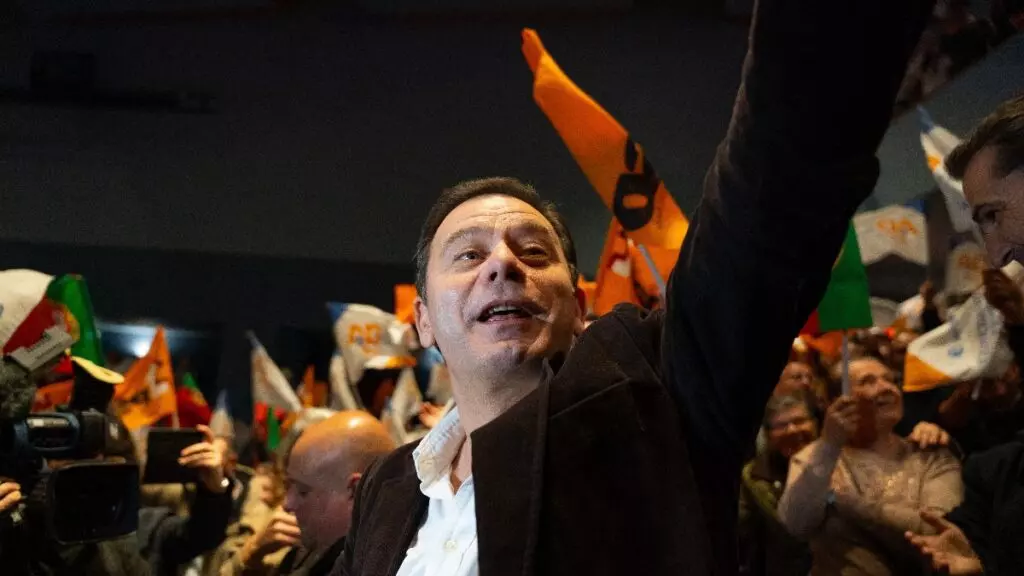 El conservador Luís Montenegro ganará las elecciones en Portugal, según los primeros sondeos