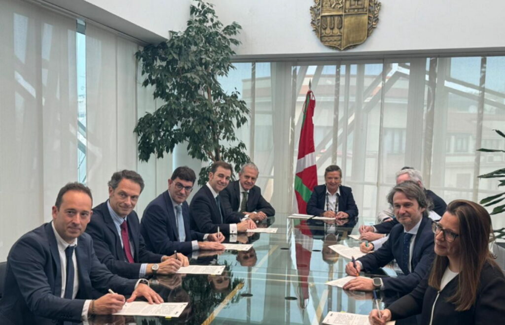 El Gobierno vasco y Cofares firman un convenio para luchar contra el desabastecimiento de medicamentos en la región