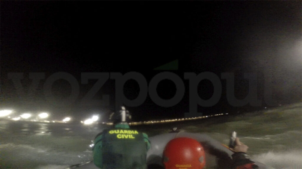 La  Guardia Civil cerca a los tres ocupantes de la narcolancha que asesinaron a los agentes en Barbate