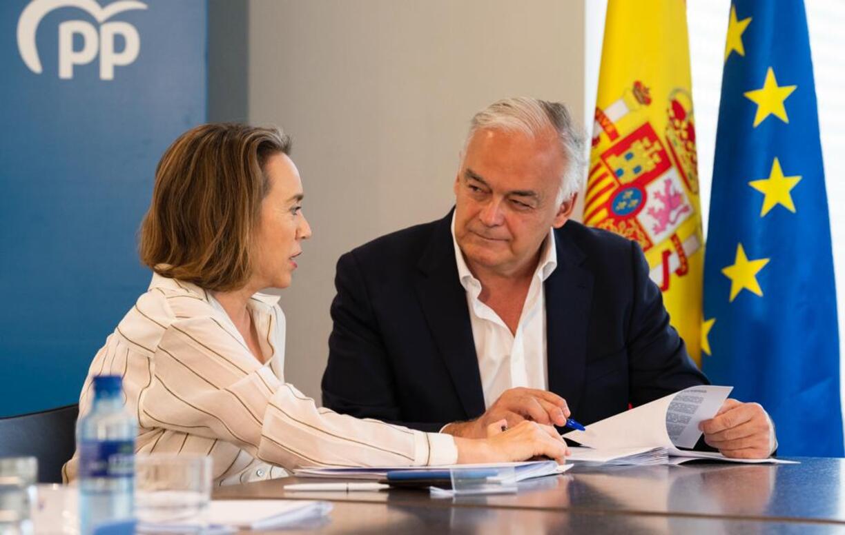 Cuca Gamarra y Esteban González Pons, secretaria general y vicesecretario de Institucional del PP, respectivamente, en julio de 2022.