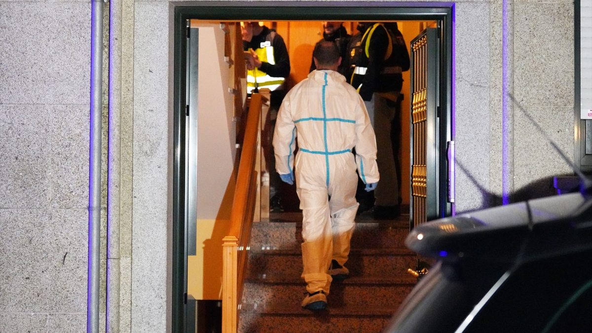 Un hombre asesina presuntamente a su expareja, de 25 años y con quien tenía un hijo, en Ribeira (La Coruña)