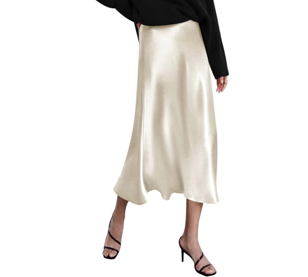 Falda satinada color vainilla de Amazon