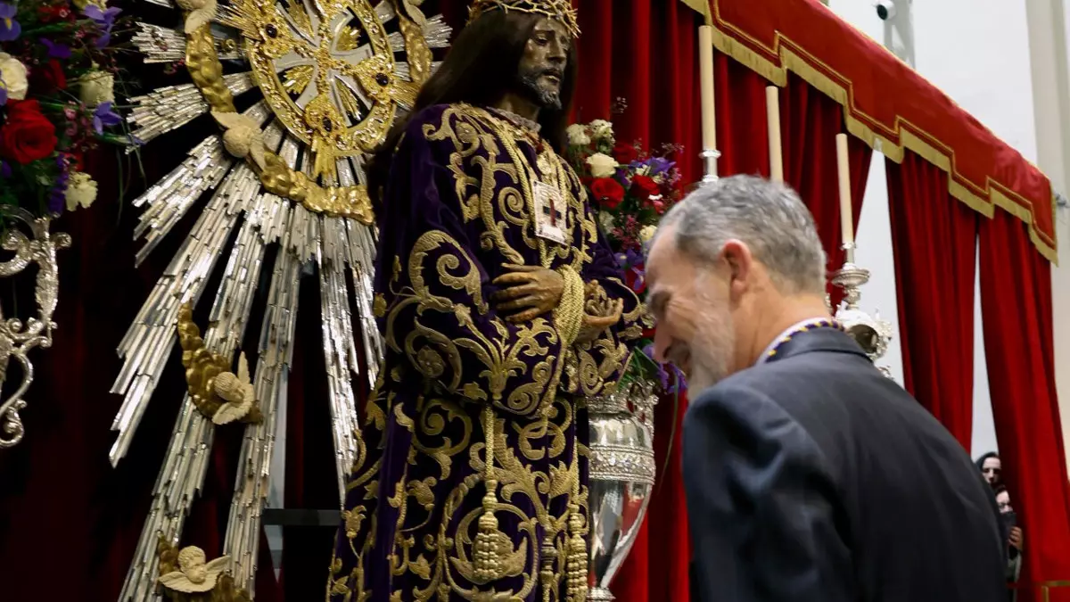El rey Felipe VI ante la imagen del Cristo de Medinaceli