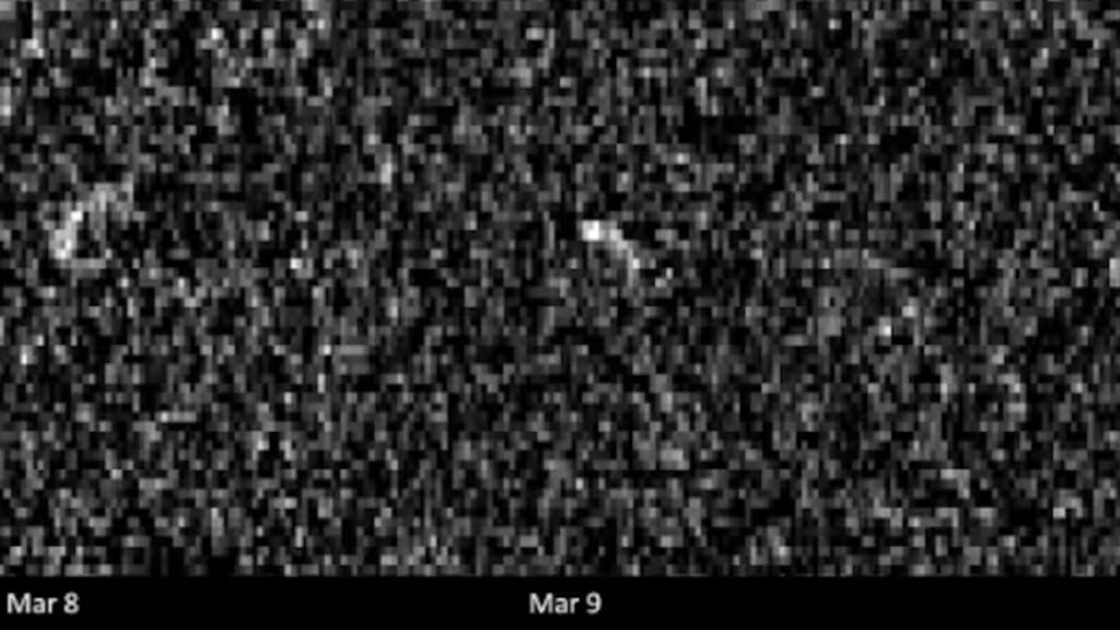 As imagens do asteroide Apophis obtidas até o momento são, como esta sequência de 2021, meros ecos recebidos pelas antenas de rádio Goldstone da Deep Space Network na Califórnia e Green Bank na Virgínia.  O asteróide estava a 17 milhões de km de distância