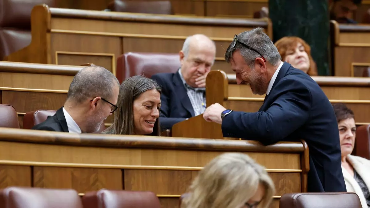 Puigdemont exige a Pedro Sánchez excluir a Cataluña del reparto de menores inmigrantes a cambio de apoyo