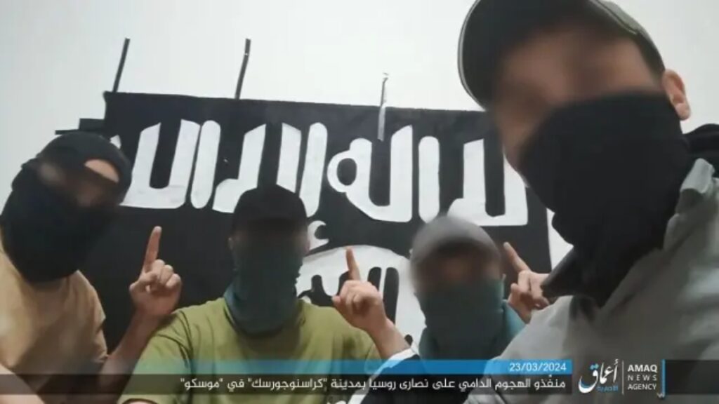 Estado Islámico difunde un video de su masacre en Moscú donde degüellan a un hombre herido