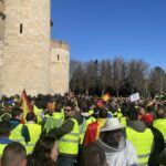 Los agricultores protestan en el Palacio de La Aljafería de Zaragoza