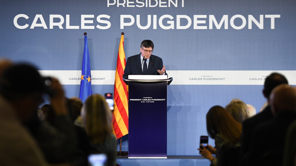 Y Puigdemont entró por la Diagonal Enredados en el laberinto catalán FRENESÍ ELECTORAL