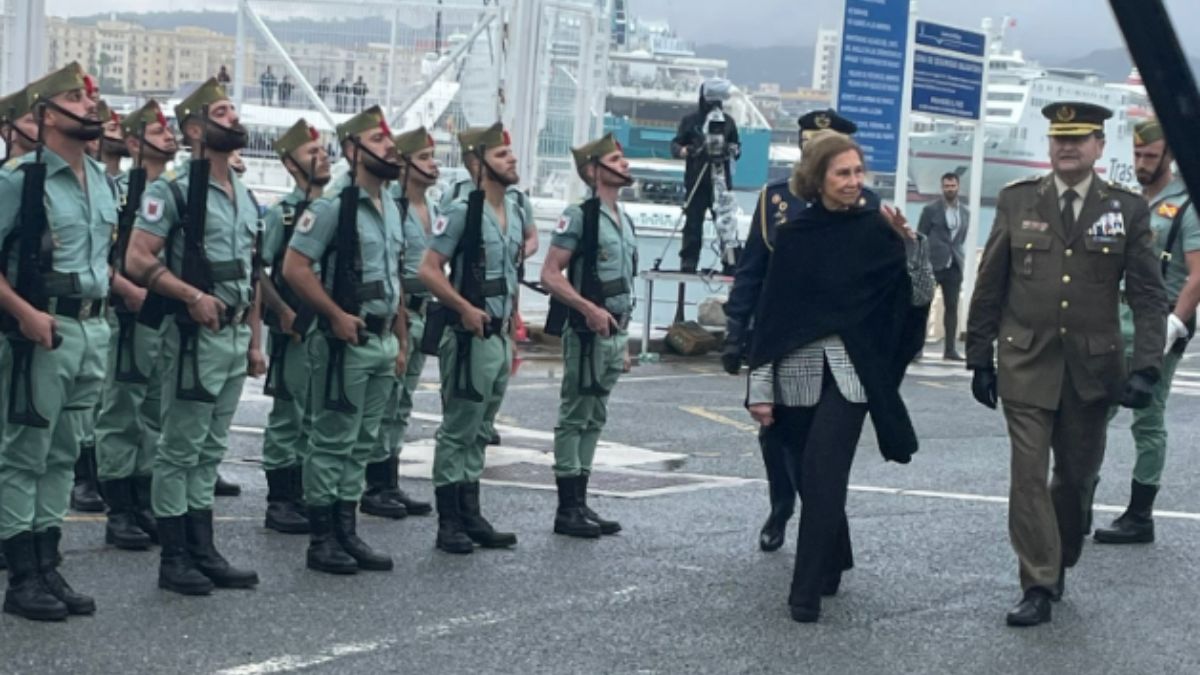 La reina Sofía preside el desembarco de la Legión en el Puerto de Málaga