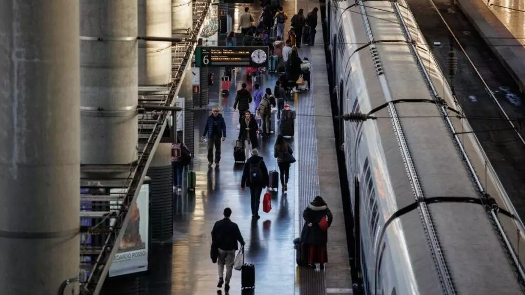 Renfe lanza una oferta para las Fallas de Valencia: así se pueden adquirir los billetes con un 25% de descuento