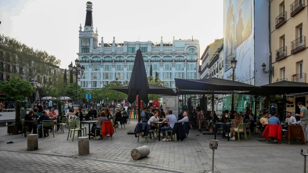 Los sueldos no suben igual en toda España: en Madrid cobran ya 1.000 euros más que en Extremadura