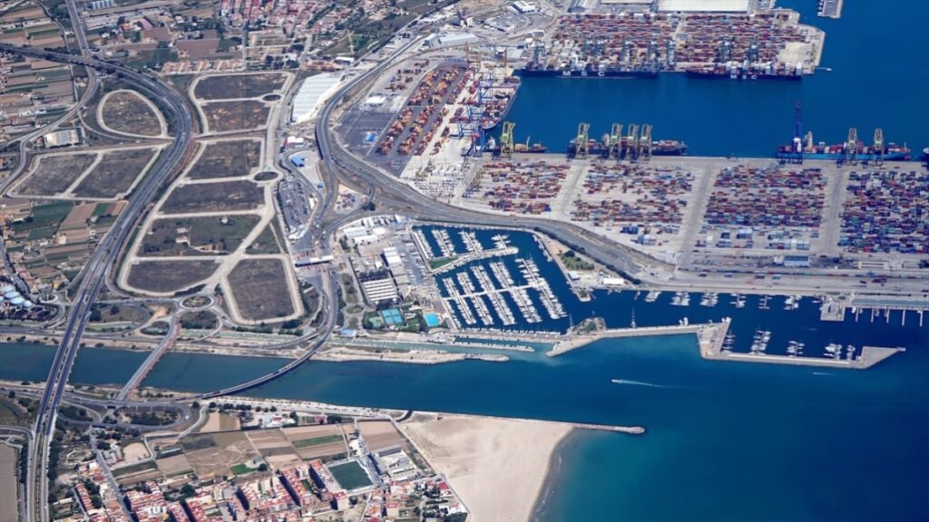 Cuatro empresas exprimirán el potencial del Puerto de Valencia tras el desbloqueo judicial de la Zona Logística