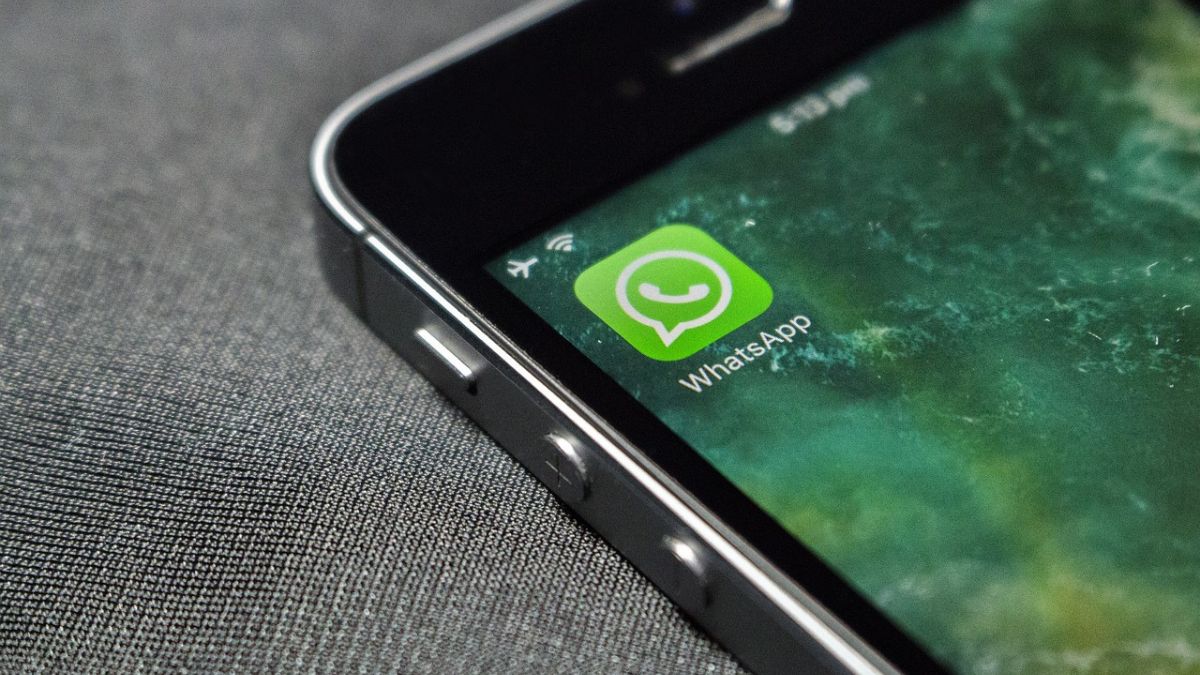 El nuevo cambio de WhatsApp: así se puede cambiar el color del logo a beige